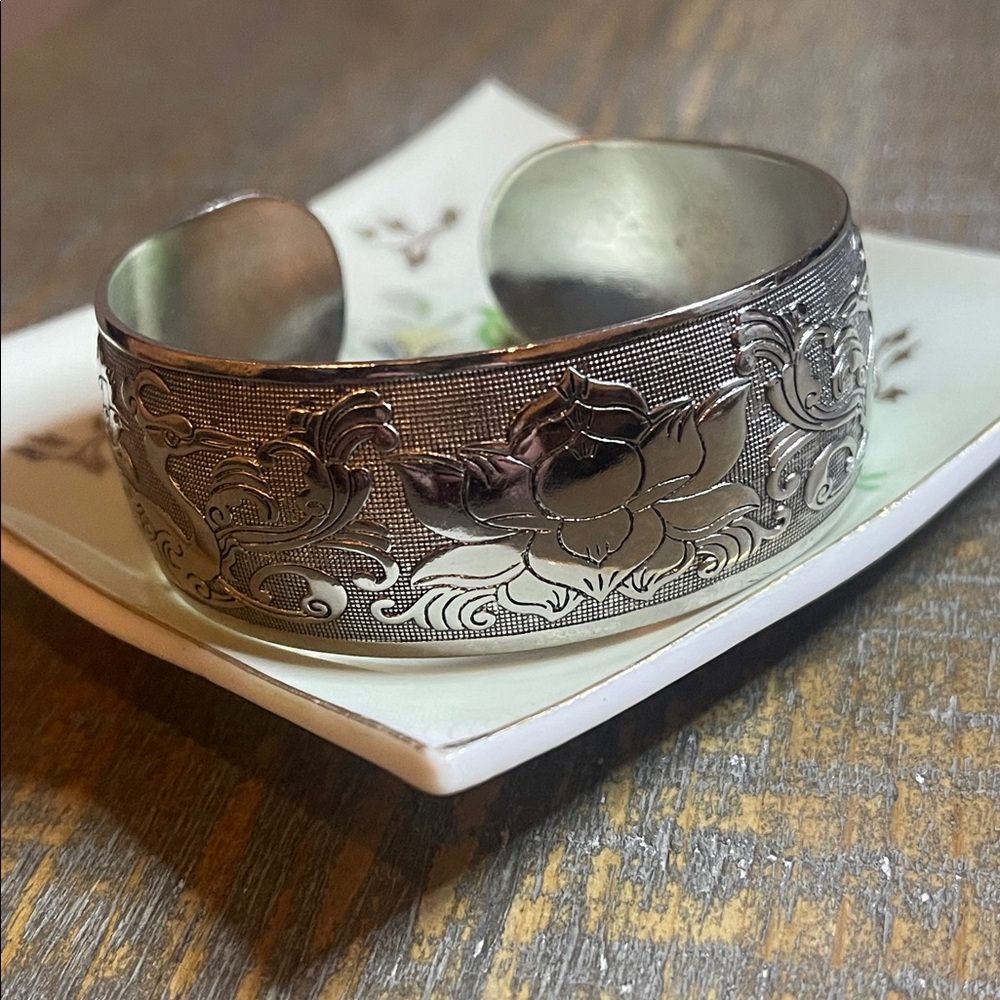 🍄Tibetan Silver Ornate Lotus Flower & Peacock Engraved Open Cuff Bracelet